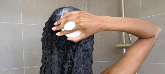 Do you experience dandruff and residue? Bringing our Scalp Brush into hair-routine has a bunch of benefits